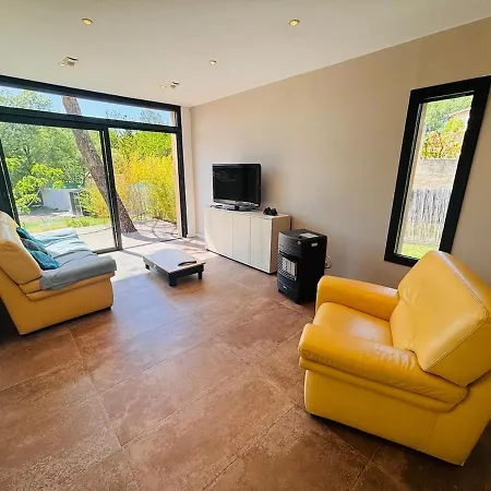 - Piscine Et Tranquillite